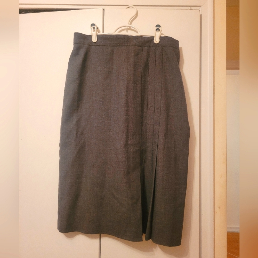Paris Star Grey Pleated Midi Skirt – Size 16 (Made in Canada)